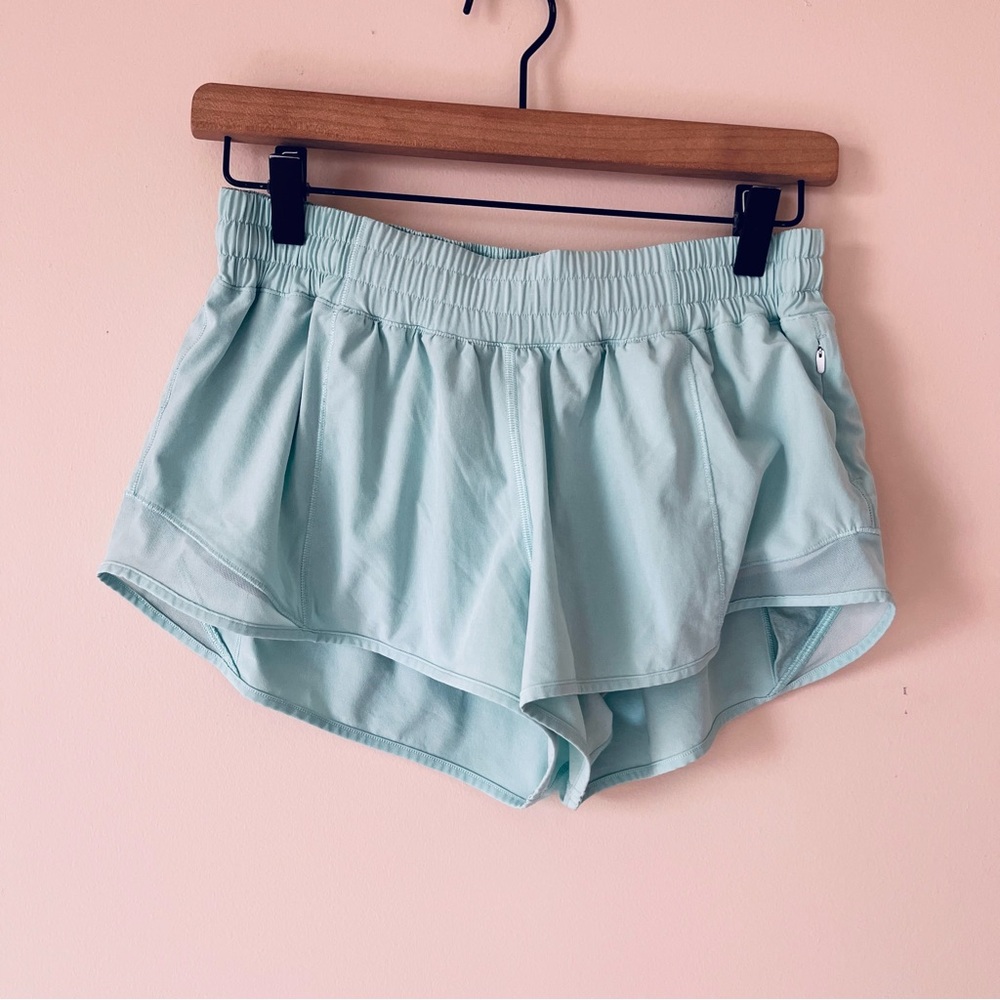 Lululemon Hotty Hot Short II 2.5" Toothpaste Size 10